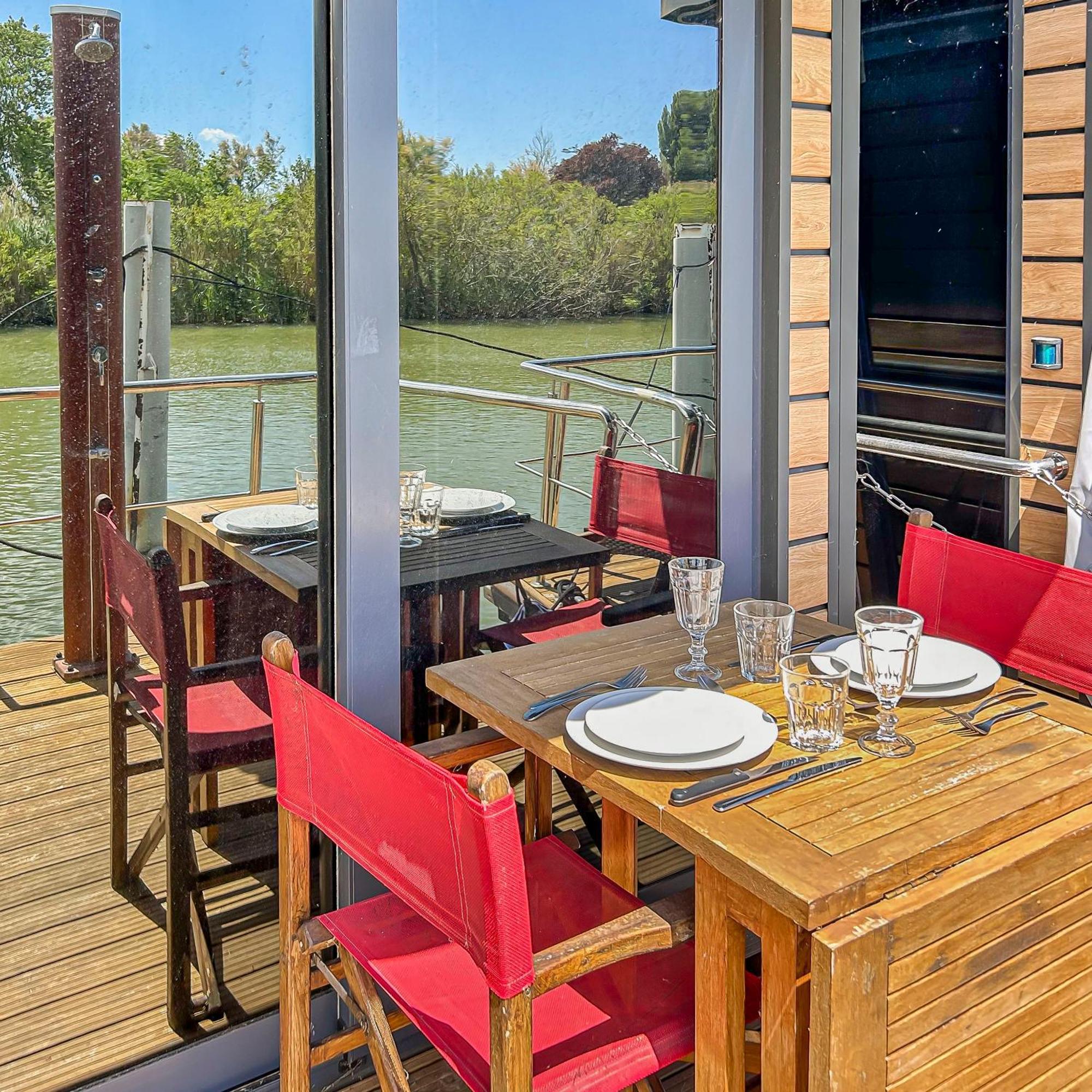 Bord Du Canal Du Rhone A Sete Sur "Cesar" Vauvert Exterior foto